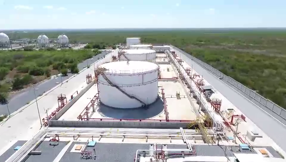 Tank farm at a Kaltech-built modular refinery site